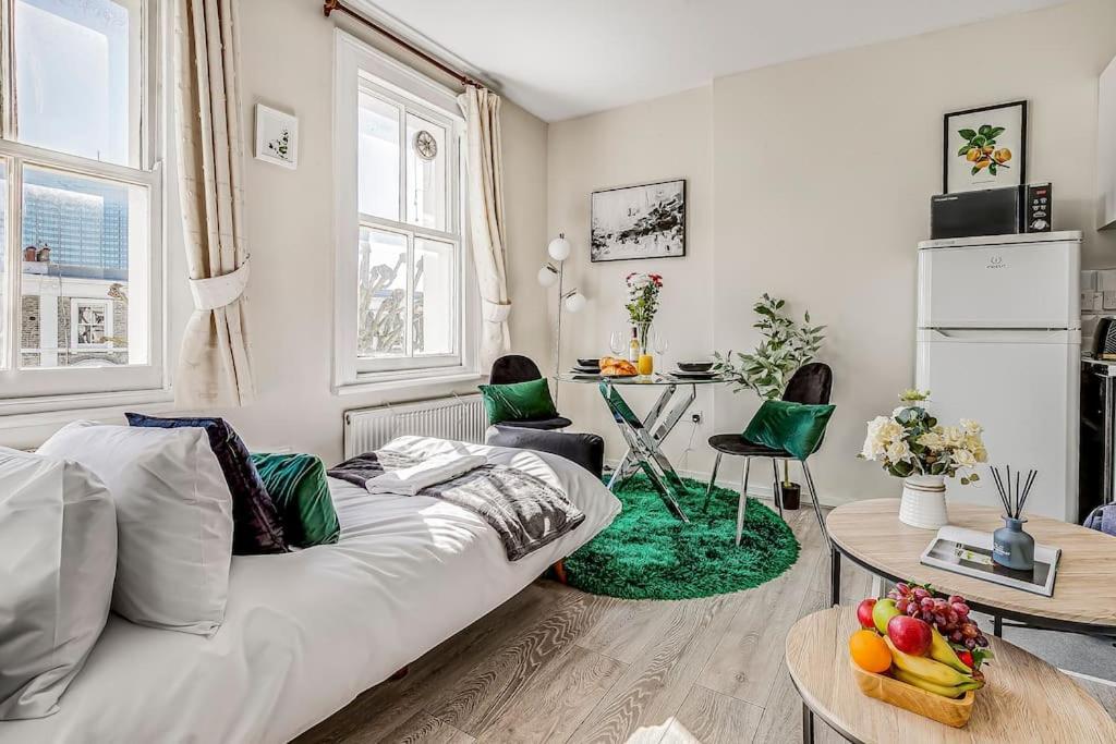 Apartment For Explorers - 3 Min Walk To Station London