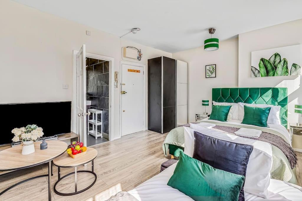 For Explorers - 3 Min Walk To Station Apartment